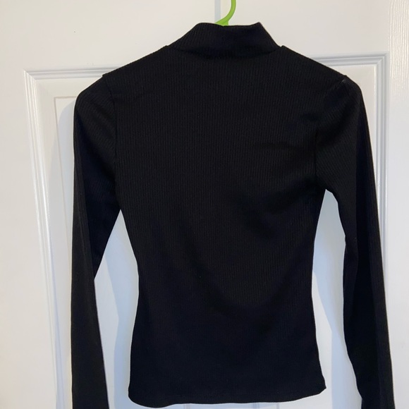 black tight sweater - Picture 2 of 3